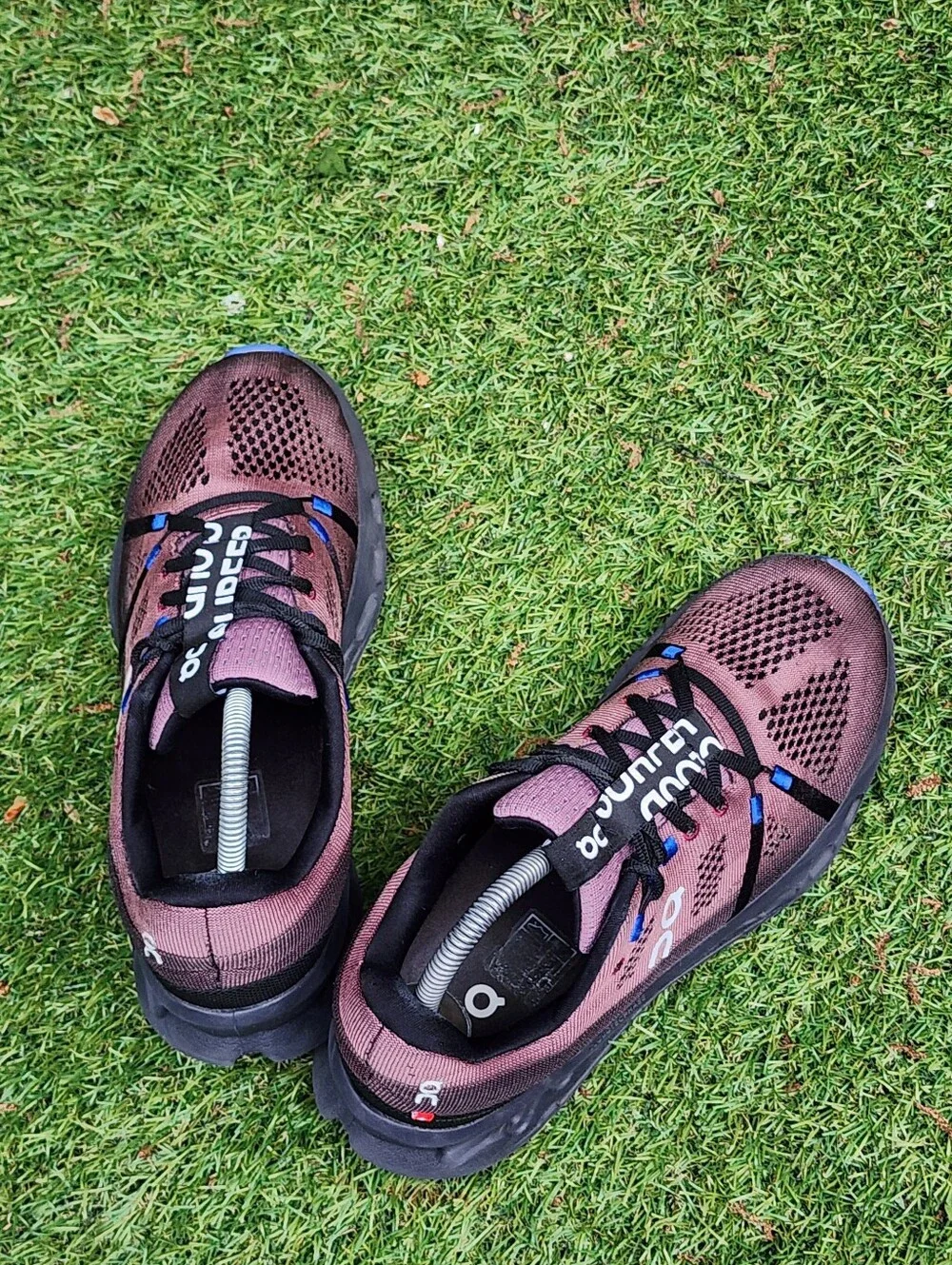 ON CLOUDSURFER - Womens Sneakers - SIZE 10